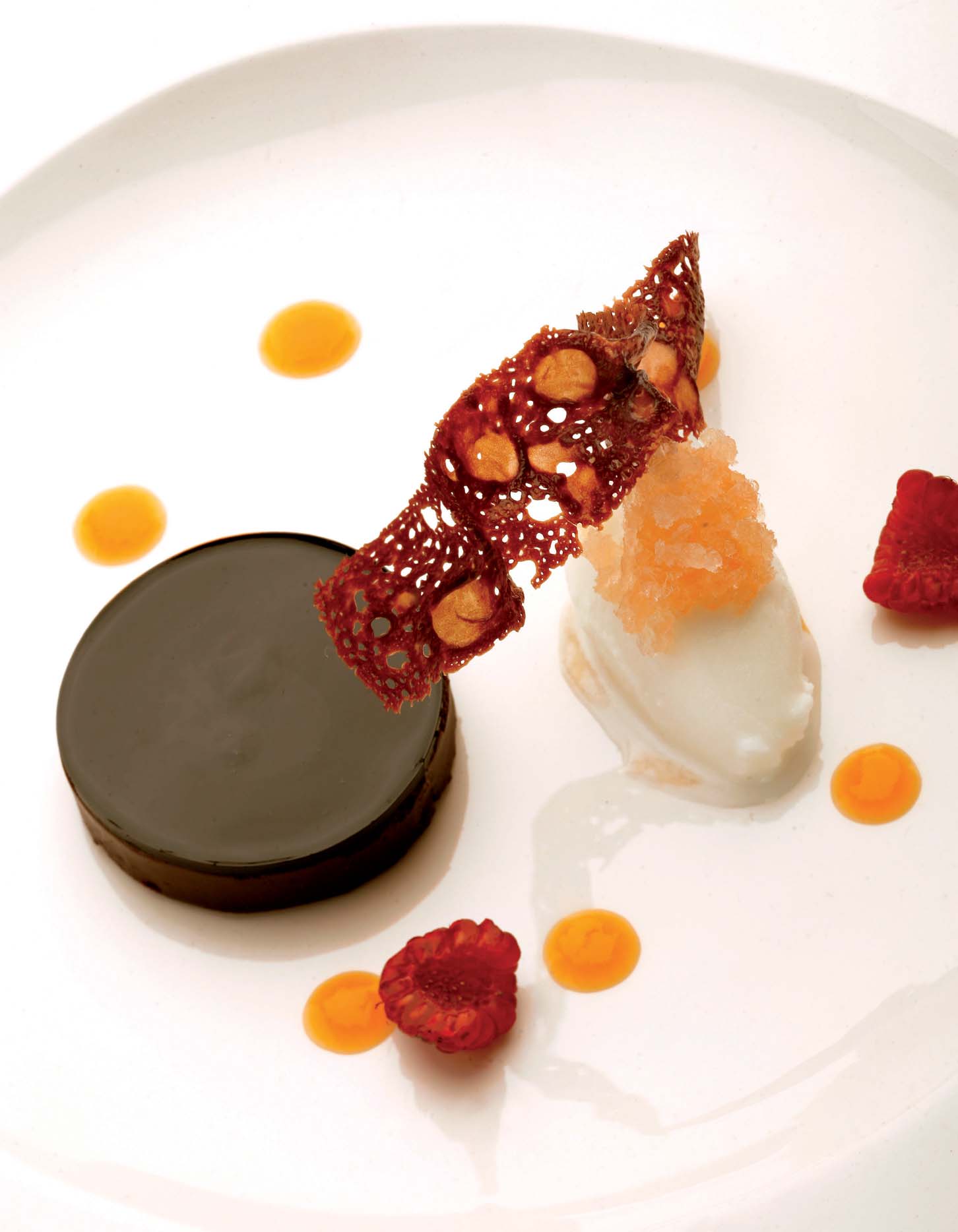 Chocolate ganache with Palo de Mallorca, pink grapefruit granite, mandarin and Mallorcan olive oil sauce and a Red Bull and lychee sorbet - Recipes - Gastronomy - Balearic Islands - Agrifoodstuffs, designations of origin and Balearic gastronomy